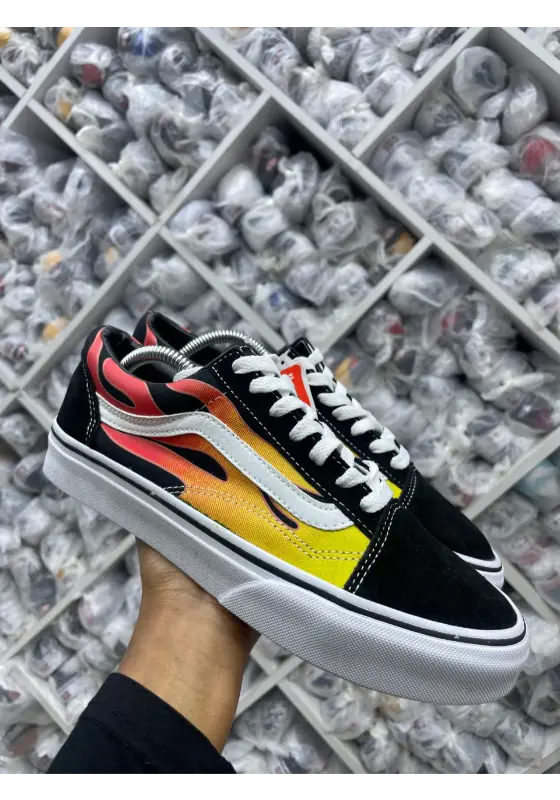 Flame sneakers black true white canvas vans